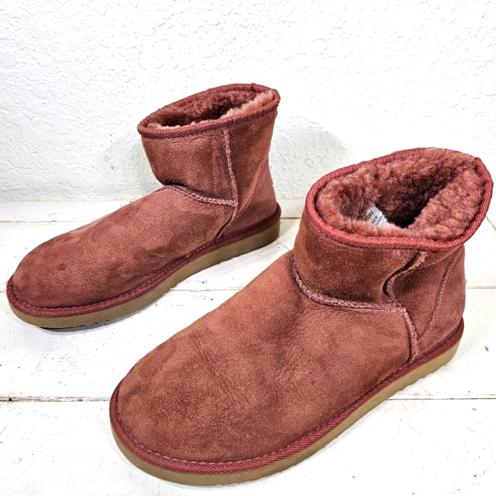 UGG CLASSIC MINI II GARNET BOOTS - WOMEN'S Size 7